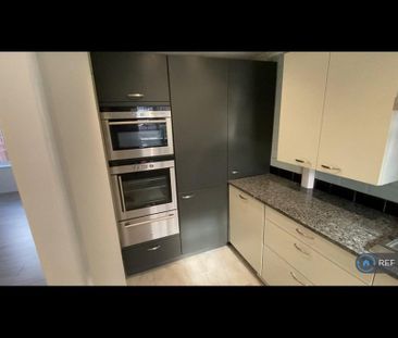 4 bedroom semi-detached house to rent - Photo 2