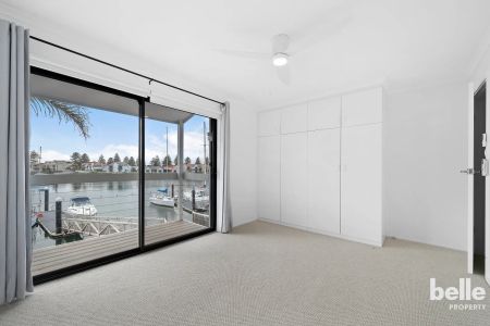 Charming 3-Bedroom Home in the Heart of North Haven - Photo 3