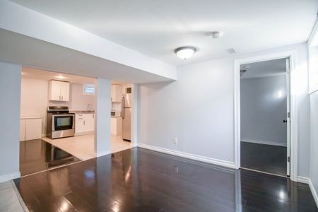 **ALL UTILITIES INCLUDED** 2 Bedroom Unit in the North End!! - Photo 2