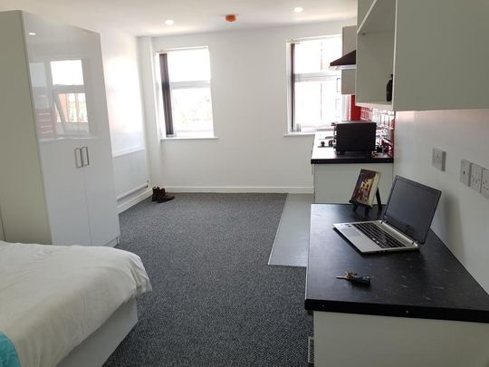 Studio to rent - Photo 1