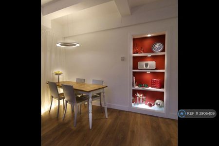 3 bedroom flat to rent - Photo 4