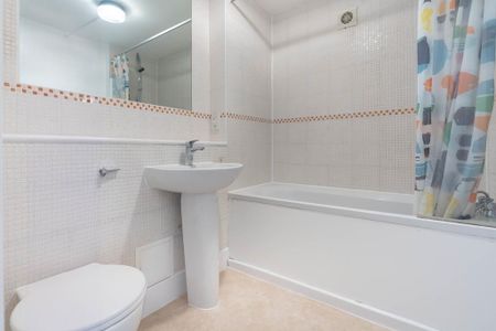 2 bedroom flat to rent - Photo 4