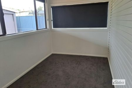 Tastefully renovated - Photo 5