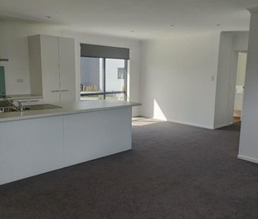 Beautifully presented new property - Photo 2