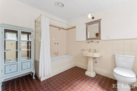 Thinking of selling? Contact our agent - Photo 5