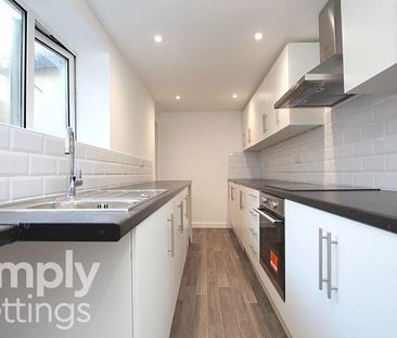 1 bedroom in a house share to rent - Photo 3