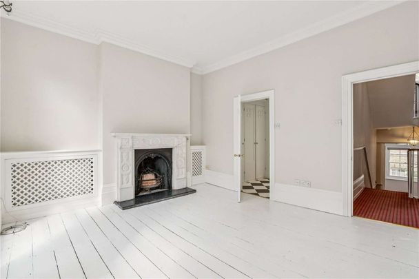 A fantastic family home on Sutherland Place with five bedrooms - Photo 1