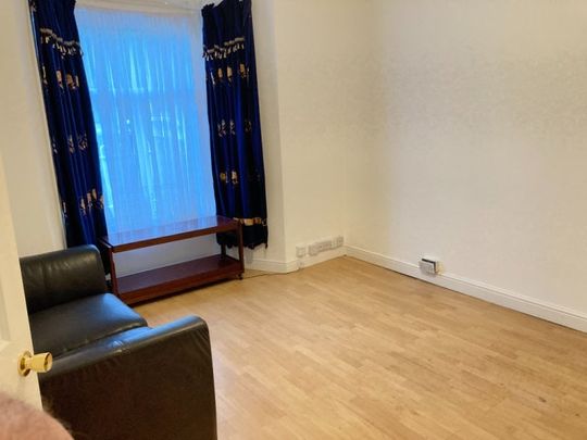 4 Bed Terraced House, Very Near Vespan Road Area, W12 - Photo 1