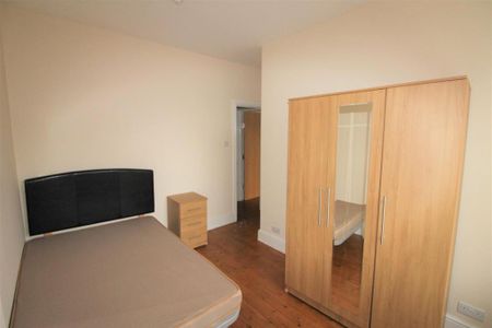 3 bedroom flat to rent - Photo 5