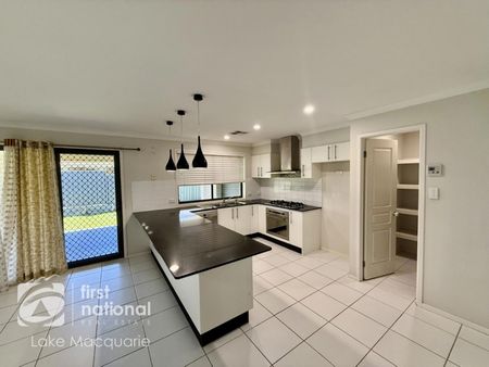 Modern 4-Bedroom Home with Multiple Living Areas - Photo 4