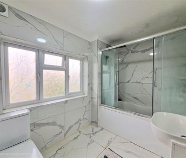 4 bedroom detached house to rent - Photo 4