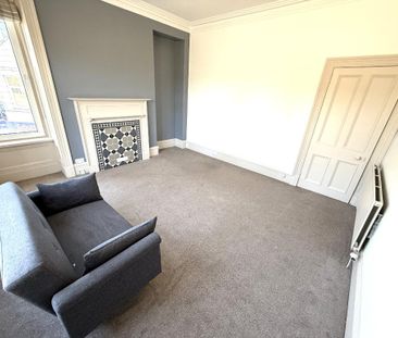 3 bedroom flat to rent - Photo 4