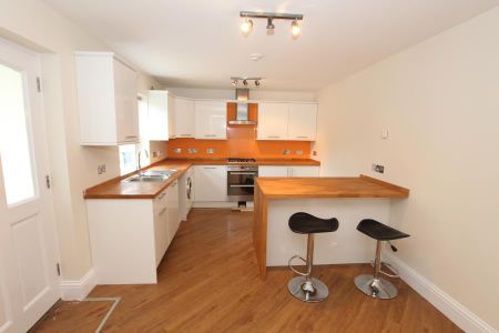 43 St Johns Road, Woking - 2 bedrooms Property for lettings - Seymours - Photo 5