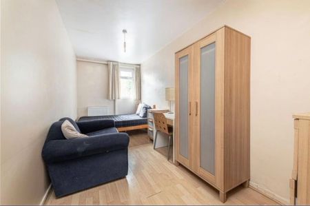 5 Bed Terraced House, Swanwick Close, SW15 - Photo 3