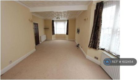 3 bedroom detached house to rent - Photo 2