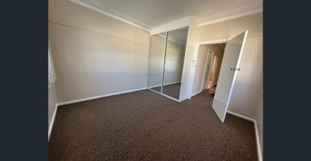 Freshly painted, 3 bedroom with rumpus room, air conditioning and carport. - Photo 4