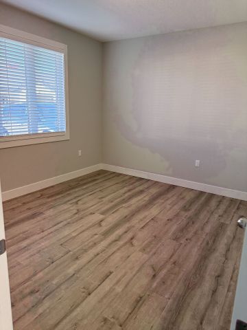 For Lease - 282 MAIN Street Unit# 9, Southwest Middlesex, Ontario - Photo 2