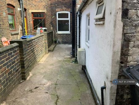 3 bedroom terraced house to rent - Photo 4