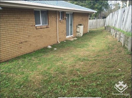 Warm & Low-Maintenance Family Home â 3 Bed | 1 Bath | A/C | Fully Fenced Yard | Garage - Photo 4