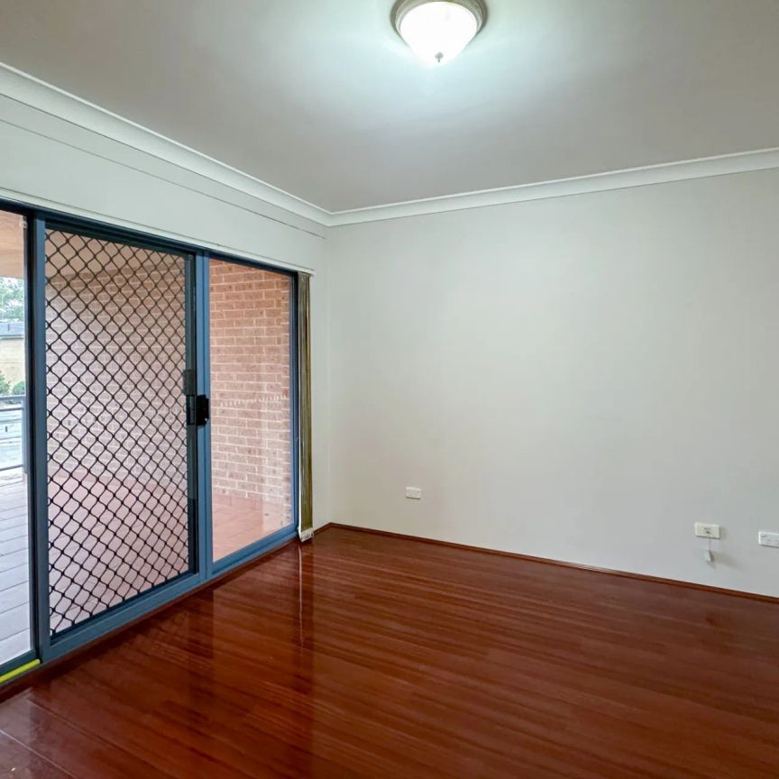 Oversized Two Bedroom Unit in Highly Convenient Locale - Photo 1