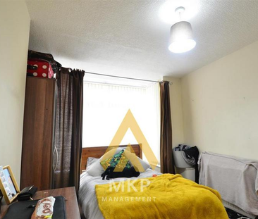 4 bedroom terraced house to rent - Photo 3