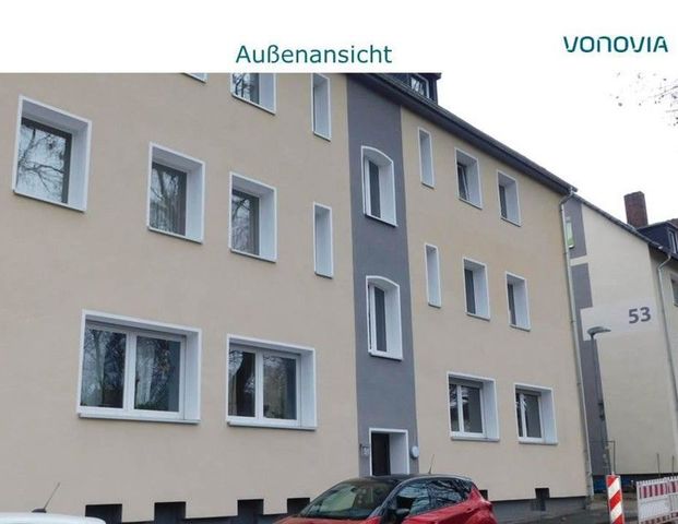 Geräumige, frisch renovierte 2-Zi.-Whg. mit großem Balkon in sehr zentraler Lage - Photo 1