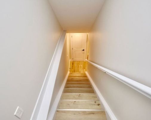 For Lease - 4 Centre Street, Barrie, Ontario - Photo 1