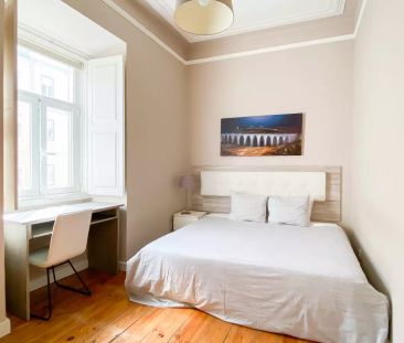 Room in a shared 5-bedroom apartment for rent in Lisbon. - Photo 6