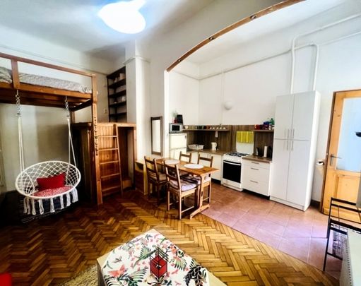 Kiadó galériás garzon a belváros szívében - Photo 1