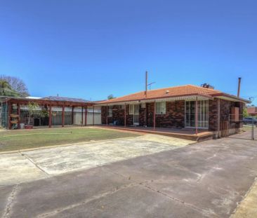 44 Schruth Street North, Kelmscott. - Photo 2