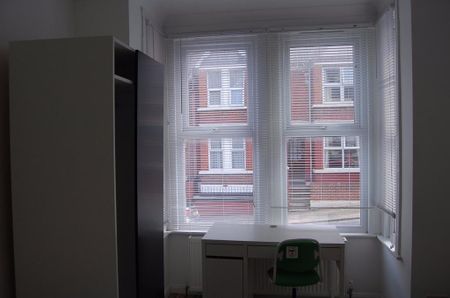 4 bedroom terraced house to rent - Photo 5