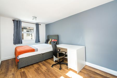 6 Bed Maisonette, Greyhound Road, W6 - Photo 4