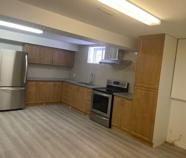 For Lease - 80 Futura Avenue, Richmond Hill, Ontario - Photo 3