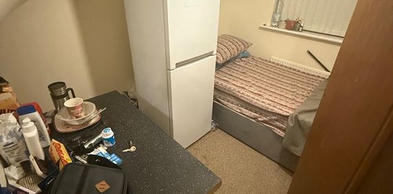 Room in a Shared House, Villiers Close, LU4 - Photo 2