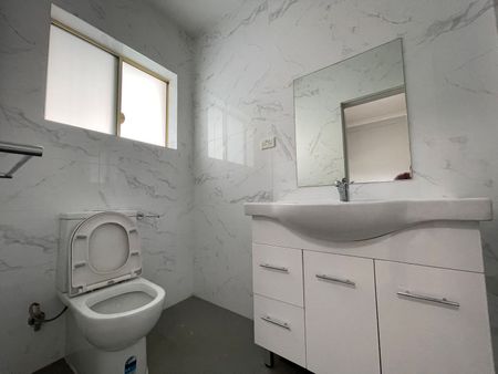 MASSIVE SIZE LUXURY DUPLEX READY TO MOVE IN - Photo 5