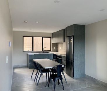 Rent this Lovely Home in Sandringham - Photo 2