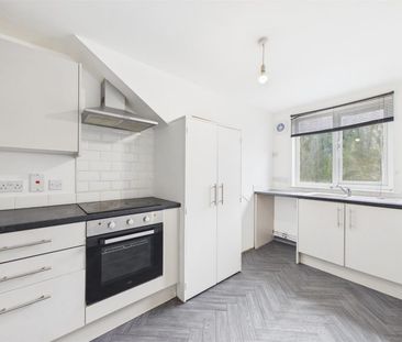 2 BED Flat To rent - Photo 4