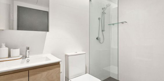 FURNISHED STUDIO APARTMENTS - RENT INCLUDES WATER,GAS,ELECTRICITY AND INTERNET! - Photo 3