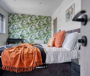 Stunning Luxury Co-Living with free parking - Photo 2