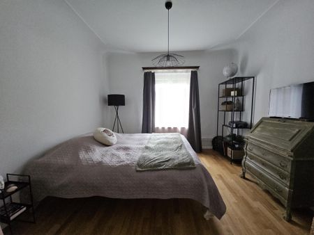 Charmante, grosszügige 4-Zimmer-Altbauwohnung mit Balkon - Photo 3