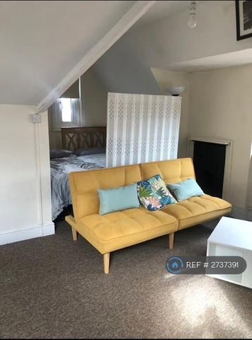 1 bedroom in a flat share to rent - Photo 4