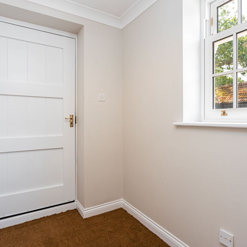 Norwood Hill, Horley, RH6 - Photo 1