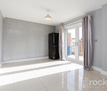 4 bedroom detached house to rent - Photo 3