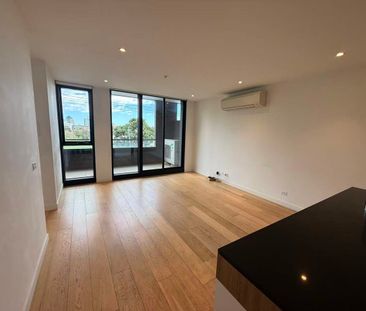 Modern Apartment Living in Box Hill - Photo 1
