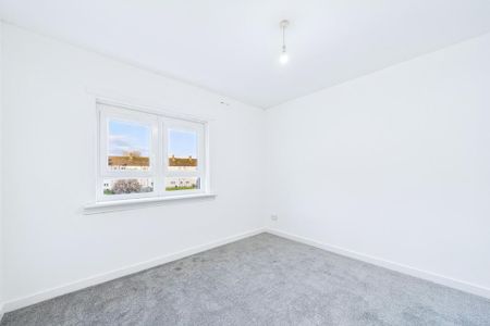 3 bedroom flat to rent - Photo 2