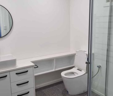 Cosy Two-Bedroom Granny Flat – Power Included - Photo 2