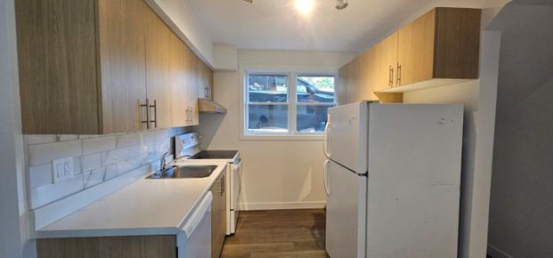 For Lease - 216 Mcarthur Avenue Unit# 01, Vanier and Kingsview Park, Ontario - Photo 1