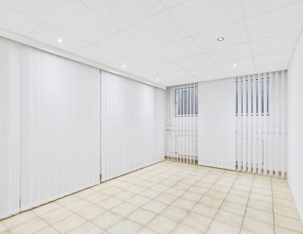 Praxisraum mit vielseitigen Nutzungsmöglichkeiten in Waldtrudering - Photo 1