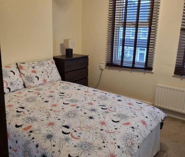 1 bedroom in a house share to rent - Photo 2