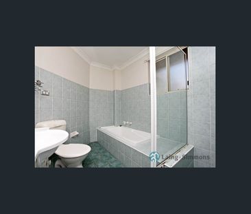 Charming 2 Bedroom Unit in Merrylands – Walk to Station! - Photo 1